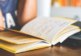 文化部宣傳文化創意產業發展法第10條之1規定針對藝文表演票券常見的黃牛行為「加以規管。